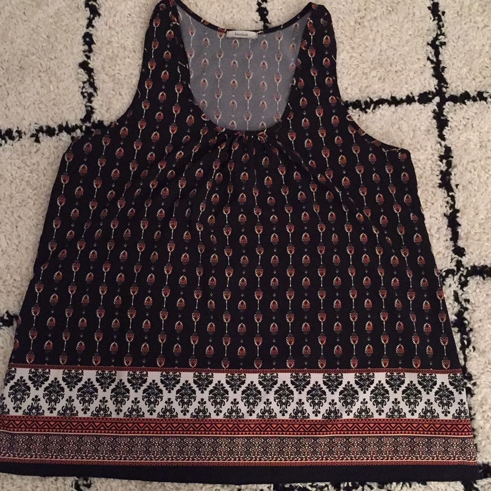 Printed tank top.